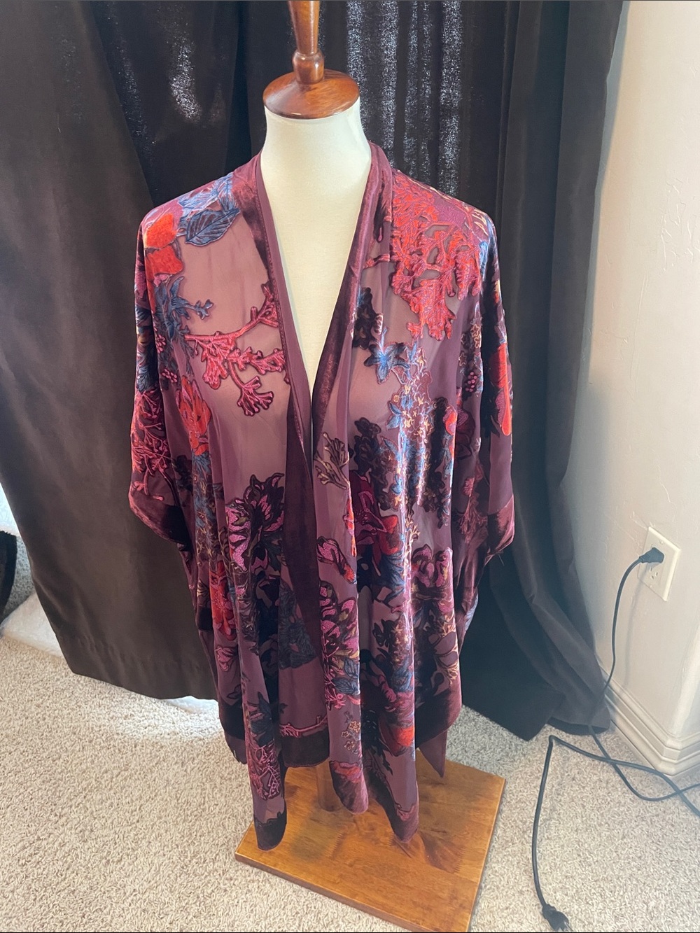 Women’s Floral Velvet Kimono Cardigan - Plum